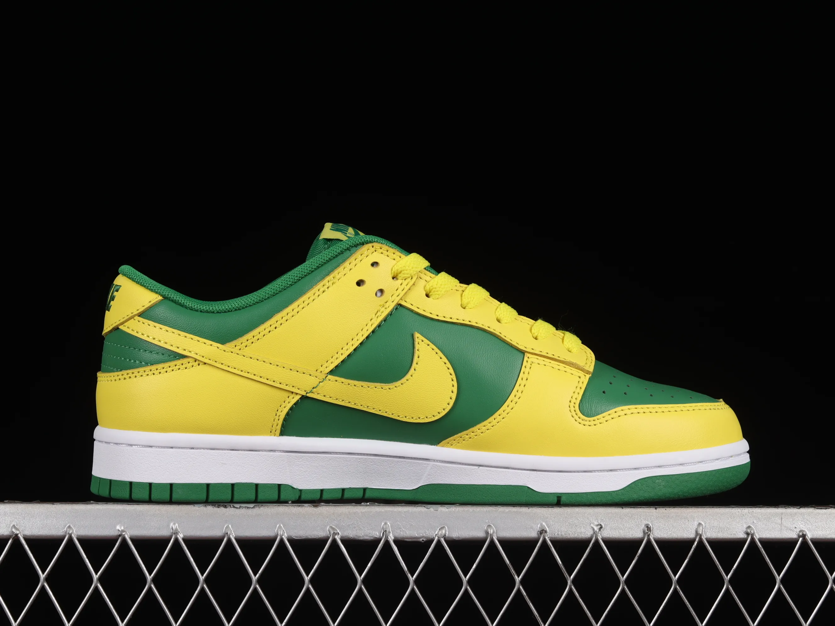All categories Nk SB Dunk series Nk SB Dunk Low low-top sneakers C version Nk SB Dunk Low "Reverse Brazil" Passionate Samba Brazil SB low-top sports and leisure sneakers DV0833-300